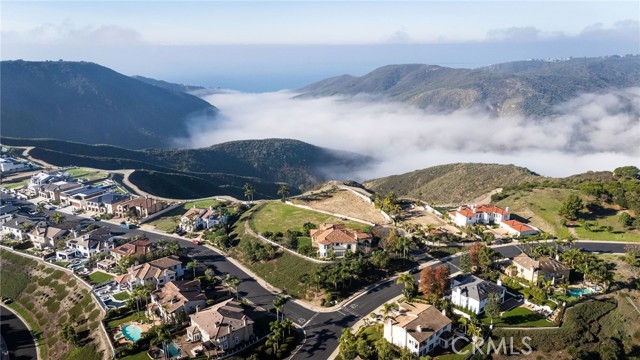 5 Vista Court, Laguna Niguel CA: https://media.crmls.org/medias/0b04dbe8-bff2-4f33-ada5-33b30d32374b.jpg