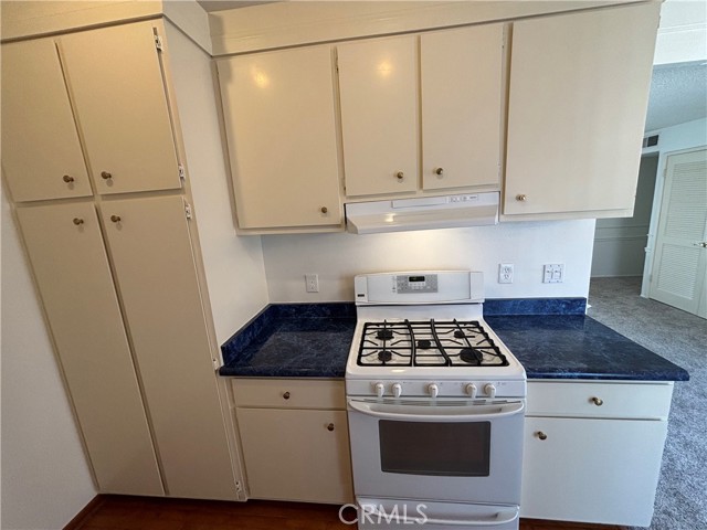 Detail Gallery Image 12 of 37 For 1350 Cabrillo Park Dr #F,  Santa Ana,  CA 92701 - 1 Beds | 1 Baths