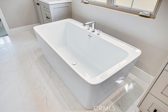 100 Bozeman, Irvine CA: https://media.crmls.org/medias/0b065d55-fb51-496f-a721-a4f2c31d820f.jpg