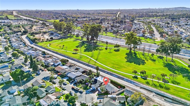 Detail Gallery Image 3 of 47 For 21005 Longworth, Lakewood,  CA 90715 - 6 Beds | 4 Baths