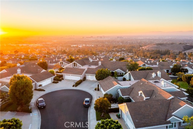 6 Saros, Irvine CA: https://media.crmls.org/medias/0b08e4ce-2746-4731-952a-26a9deed9f22.jpg