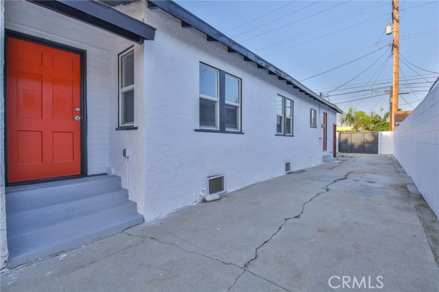 9218 Hooper Avenue, Los Angeles CA: https://media.crmls.org/medias/0b090c75-1294-42d1-952b-1cd6af0ac49e.jpg