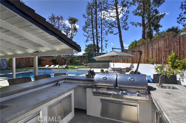 4751 Del Moreno Drive, Woodland Hills CA: https://media.crmls.org/medias/0b094925-5cb6-4821-8239-dcd698e724c2.jpg