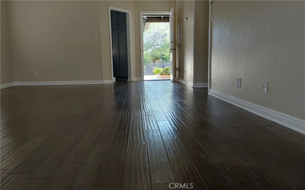 https://media.crmls.org/medias/0b0a112d-a6f1-4bf2-80de-78a267cdb7a1.jpg?preset=X-Large