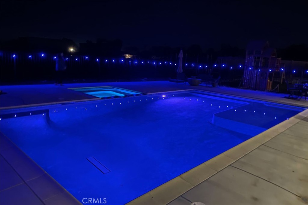 https://media.crmls.org/medias/0b0a73e2-27f4-428e-b10b-125009b7d9ad.jpg?preset=X-Large