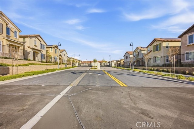 Detail Gallery Image 10 of 45 For 16281 Castello #1,  Fontana,  CA 92336 - 3 Beds | 2/1 Baths