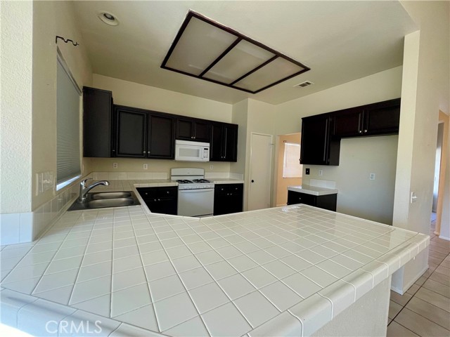 Detail Gallery Image 10 of 22 For 44135 17th St, Lancaster,  CA 93535 - 3 Beds | 2 Baths