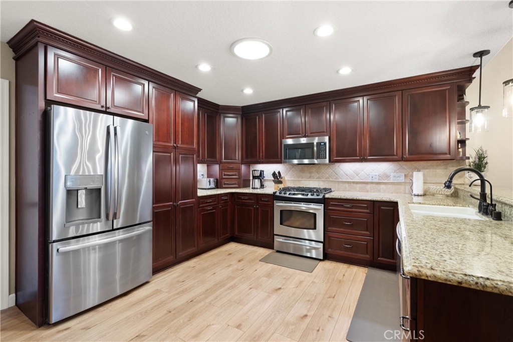 MLS #OC25233783 image #8