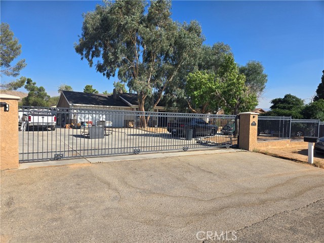 16815 Neenach Rd, Apple Valley, CA 92307