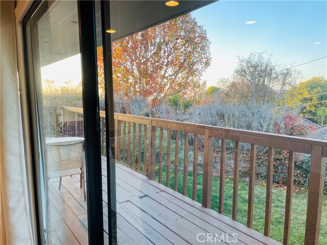 Detail Gallery Image 5 of 16 For 705 Yarmouth Rd, Palos Verdes Estates,  CA 90274 - 4 Beds | 3 Baths