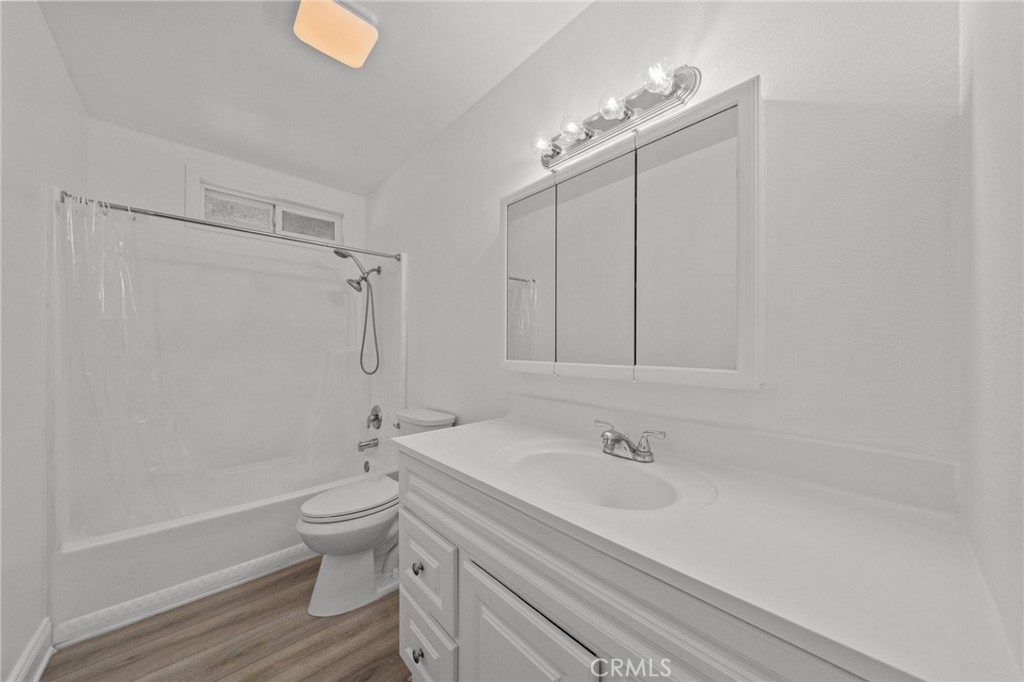 https://media.crmls.org/medias/0b0cf7b7-64f1-4679-9dad-4f98f0a9d809.jpg?preset=X-Large