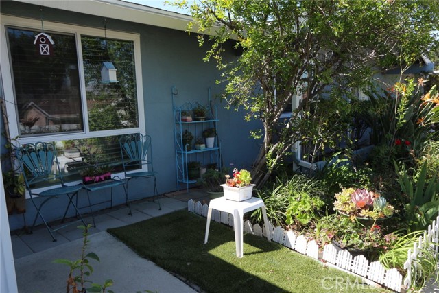 Detail Gallery Image 8 of 71 For 19208 Avenue of the Oaks #J,  Newhall,  CA 91321 - 2 Beds | 1/1 Baths