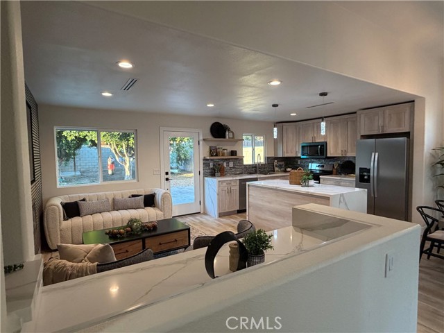 14958 Granada Avenue, Fontana CA: https://media.crmls.org/medias/0b0d65d3-b611-41e7-93d1-6c383640c315.jpg