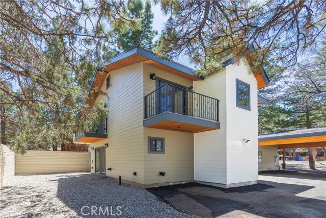 259 Victoria Lane, Sugarloaf CA: https://media.crmls.org/medias/0b0d82cd-304c-4df9-96a4-dc57c752a0b0.jpg