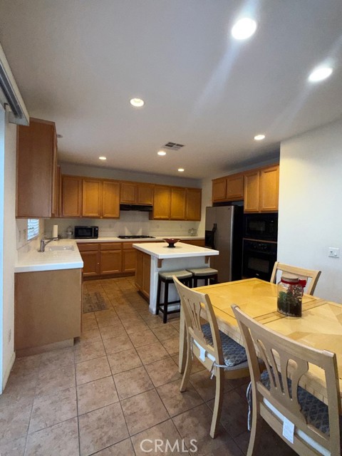 Detail Gallery Image 3 of 12 For 130 Boston, Beaumont,  CA 92223 - 5 Beds | 3 Baths