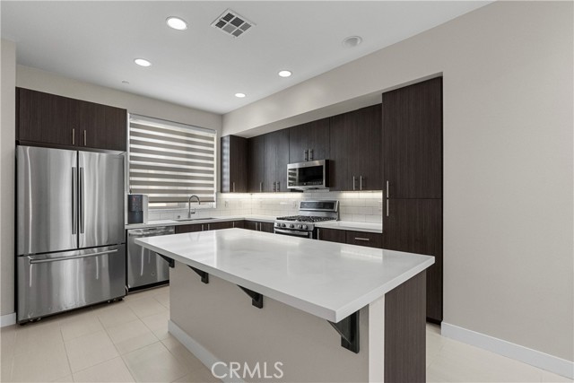 Detail Gallery Image 16 of 41 For 2753 Waverly Dr #705,  Los Angeles,  CA 90039 - 2 Beds | 3 Baths