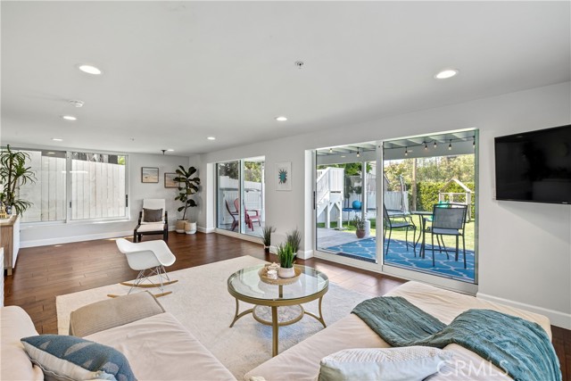 523 Juanita Avenue, Redondo Beach, California 90277, 5 Bedrooms Bedrooms, ,2 BathroomsBathrooms,Residential,Sold,Juanita,SB22083866