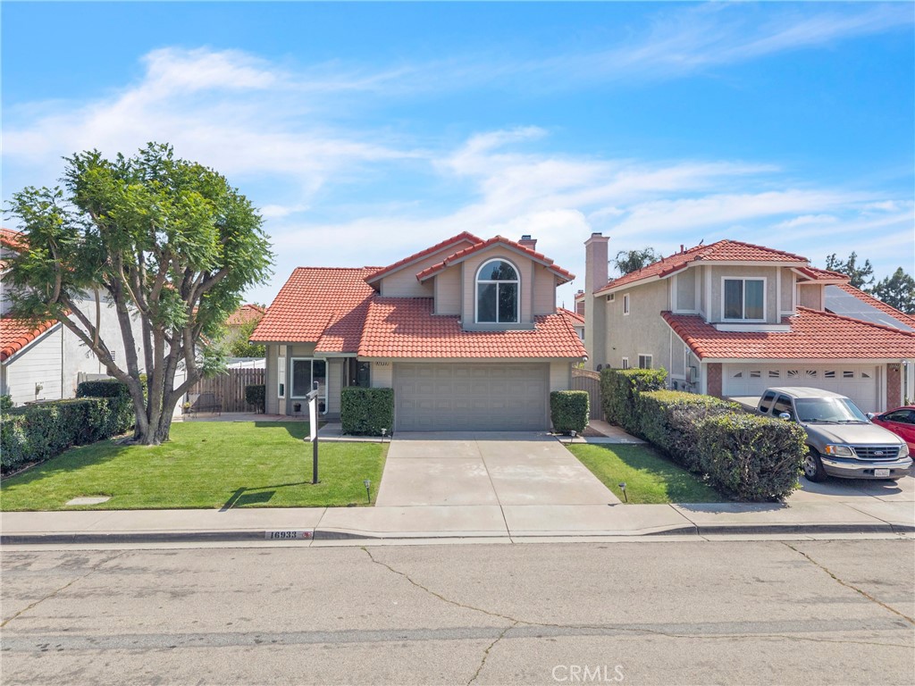 16933 Farwell