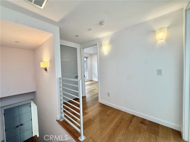 Detail Gallery Image 19 of 37 For 1035 Figueroa Ter #4,  Los Angeles,  CA 90012 - 3 Beds | 2/1 Baths