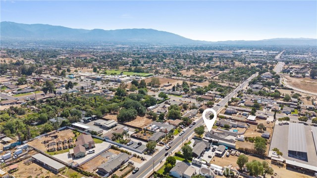 1049 2nd Street, Norco CA: https://media.crmls.org/medias/0b0fe757-e369-4f77-b9b3-9ba57ac58fcc.jpg