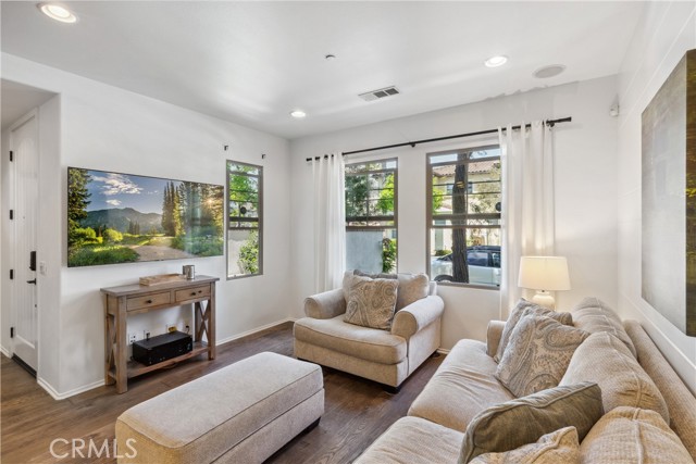 604 E Water Street, Anaheim CA: https://media.crmls.org/medias/0b112748-ee89-4950-86cf-9b6e63a99984.jpg