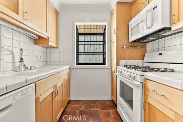 Detail Gallery Image 17 of 55 For 600 Monterey Bld #8,  Hermosa Beach,  CA 90254 - 2 Beds | 2 Baths