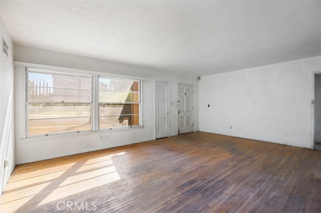 555 S Center St., Redlands CA: https://media.crmls.org/medias/0b12cf3a-04d7-413d-a631-73e15b78b56a.jpg