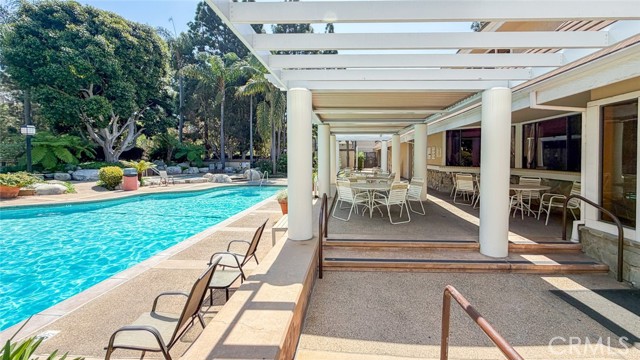 Detail Gallery Image 45 of 59 For 2563 Plaza Del Amo #204,  Torrance,  CA 90503 - 2 Beds | 2 Baths