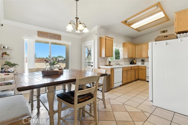 16662 Joshua Street, Hesperia CA: https://media.crmls.org/medias/0b1332b9-8a1d-4aea-abc0-854f73defb58.jpg