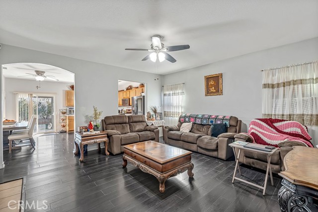 Detail Gallery Image 5 of 33 For 14657 Polo, Victorville,  CA 92394 - 4 Beds | 2 Baths