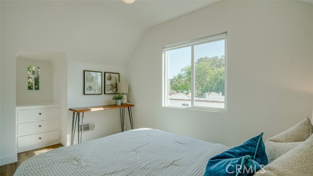 231 W Cedar Avenue, Burbank CA: https://media.crmls.org/medias/0b13b207-ccac-43c4-a152-bbff672be895.jpg