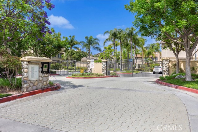 448 N Londonderry Lane, Orange CA: https://media.crmls.org/medias/0b14355c-2998-4ae2-926a-ea5d06f6de7d.jpg