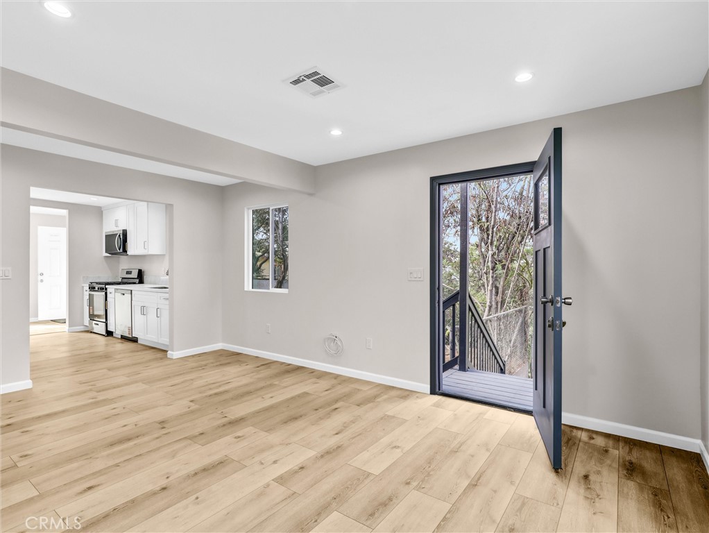 MLS #SR25276132 image #3