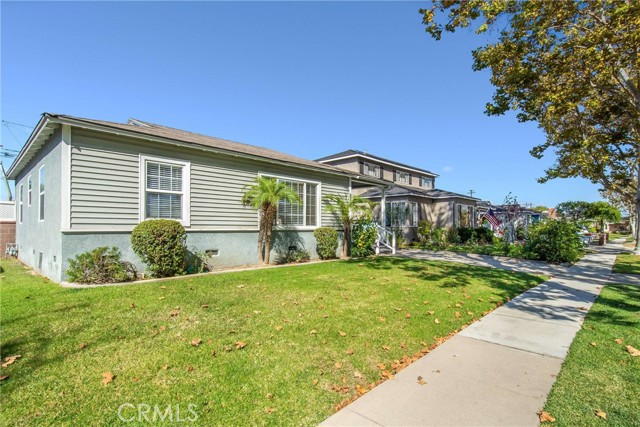 Image 2 for 3639 Arbor Rd, Lakewood, CA 90712