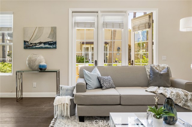21270 Elda Cir, Huntington Beach CA: https://media.crmls.org/medias/0b166832-b375-478c-a011-f1509b219cf6.jpg