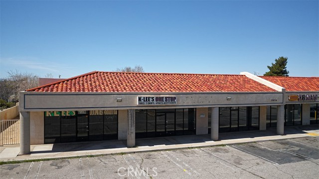 13534 Navajo Road, Apple Valley, California 92308, ,Commercial Lease,For Rent,13534 Navajo Road,CRHD25069136
