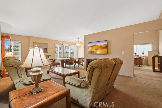 Detail Gallery Image 4 of 30 For 926 Medwick Ln, Placentia,  CA 92870 - 3 Beds | 2 Baths