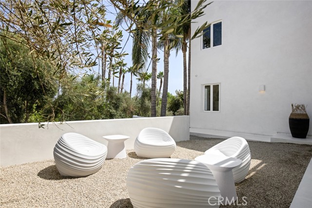 27405 Pacific Coast Highway, Malibu CA: https://media.crmls.org/medias/0b184832-c3e1-4458-be0b-0b8476a74727.jpg