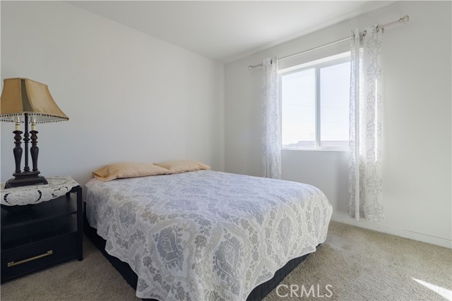 Detail Gallery Image 15 of 27 For 15755 Parry Peak Dr, Fontana,  CA 92336 - 6 Beds | 3/1 Baths