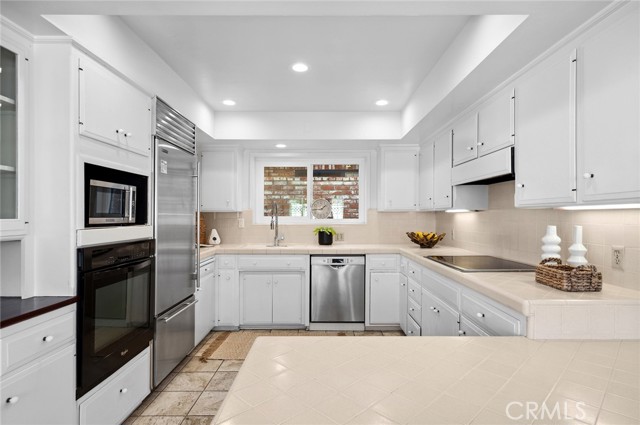 Detail Gallery Image 4 of 8 For 121 Onyx Ave, Newport Beach,  CA 92662 - 3 Beds | 3 Baths