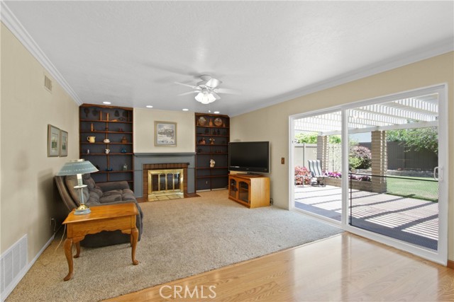 20392 Densmore Lane, Huntington Beach CA: https://media.crmls.org/medias/0b194b32-cc04-4fe9-8f62-68ddce07fef8.jpg