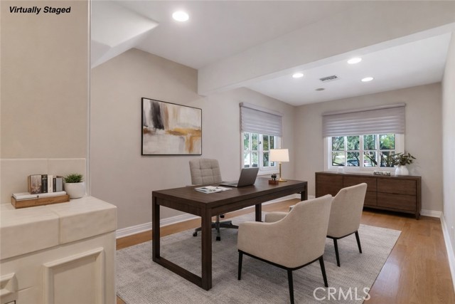 Detail Gallery Image 20 of 33 For 4525 Vista De Oro Ave, Woodland Hills,  CA 91364 - 5 Beds | 4/2 Baths