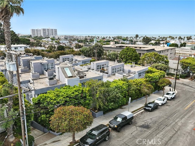 Detail Gallery Image 45 of 46 For 2203 3rd St #1,  Santa Monica,  CA 90405 - 2 Beds | 2/1 Baths