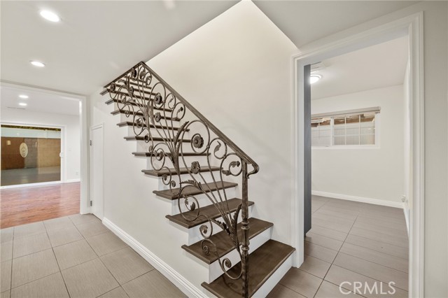 Detail Gallery Image 7 of 52 For 12759 Elkwood St, North Hollywood,  CA 91605 - 4 Beds | 3 Baths