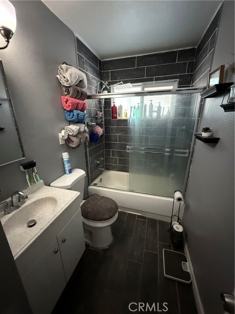Detail Gallery Image 6 of 11 For 2039 W 14th, San Bernardino,  CA 92411 - 3 Beds | 1/1 Baths