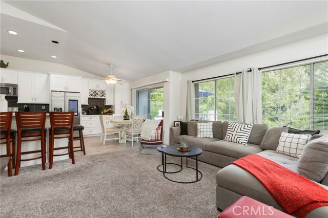 Detail Gallery Image 4 of 45 For 123 Chaumont Circle, Lake Forest,  CA 92610 - 2 Beds | 2 Baths