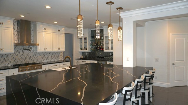 Detail Gallery Image 12 of 48 For 6895 Baroque Ct, San Bernardino,  CA 92407 - 5 Beds | 4 Baths