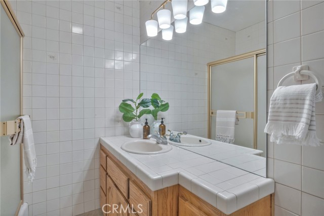 Image 18 of 36 For 22908 Ladeene