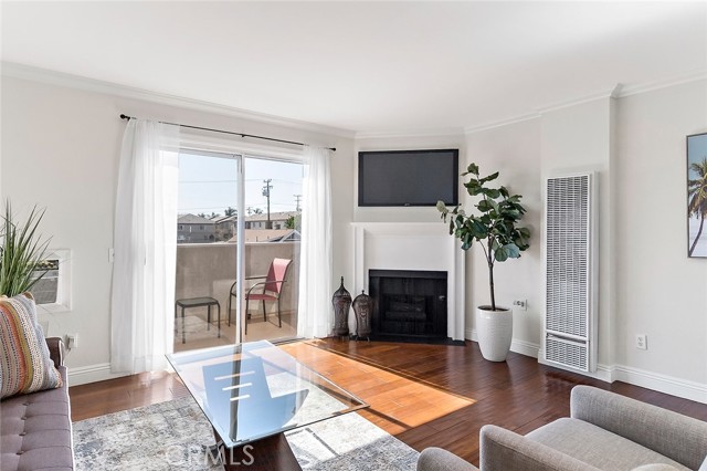 Detail Gallery Image 5 of 30 For 1355 Loma Ave #318,  Long Beach,  CA 90804 - 2 Beds | 2/1 Baths