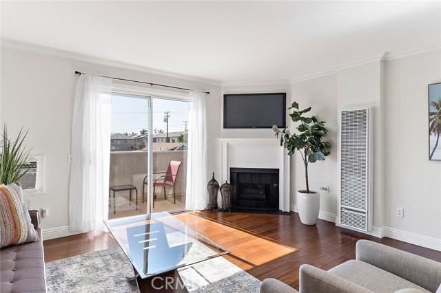 Detail Gallery Image 5 of 30 For 1355 Loma Ave #318,  Long Beach,  CA 90804 - 2 Beds | 2/1 Baths